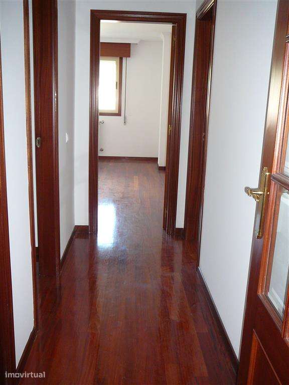 Apartamento T3 perto do centro de Viana do Castelo - Grande imagem: 4/16