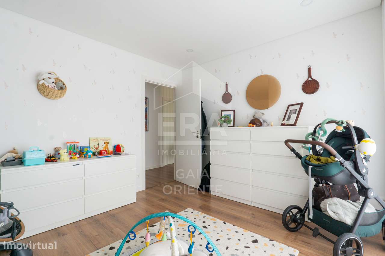 Apartamento T2 moderno com garagem em Grijó-23
