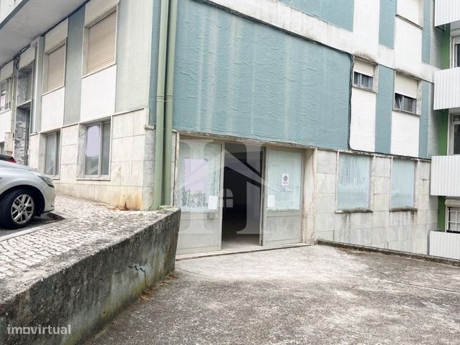 Loja com 210m² e Acesso Direto à Rua Para Veículos-19