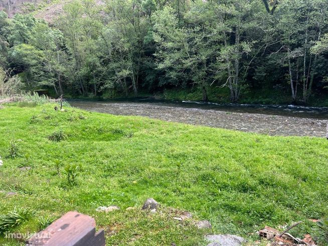 Moradia à Beira Rio – Oportunidade Única em Aldeia da Ana Viz-8