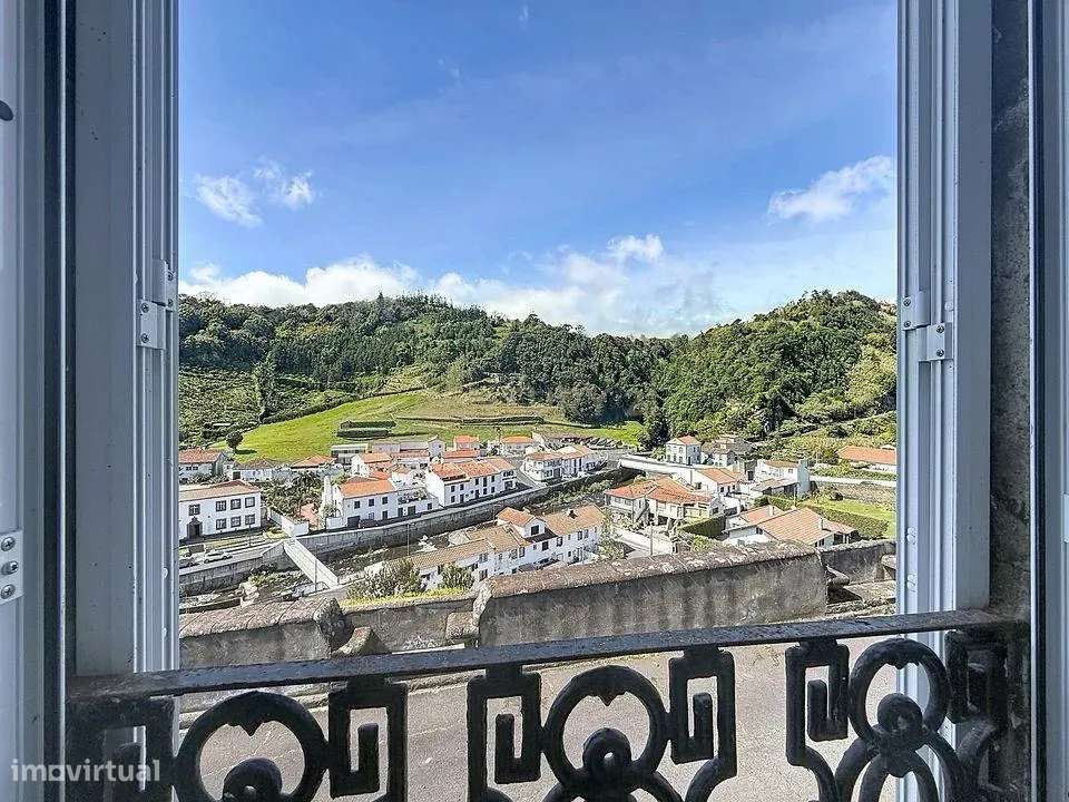 Moradia Única na Vila da Povoação – Um Verdadeiro Miradouro!-15