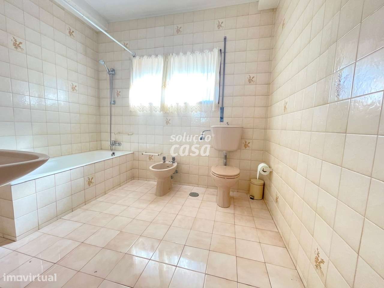 Apartamento T3 com Lugar de Garagem, localizado a 650 metros da Estaçã-21