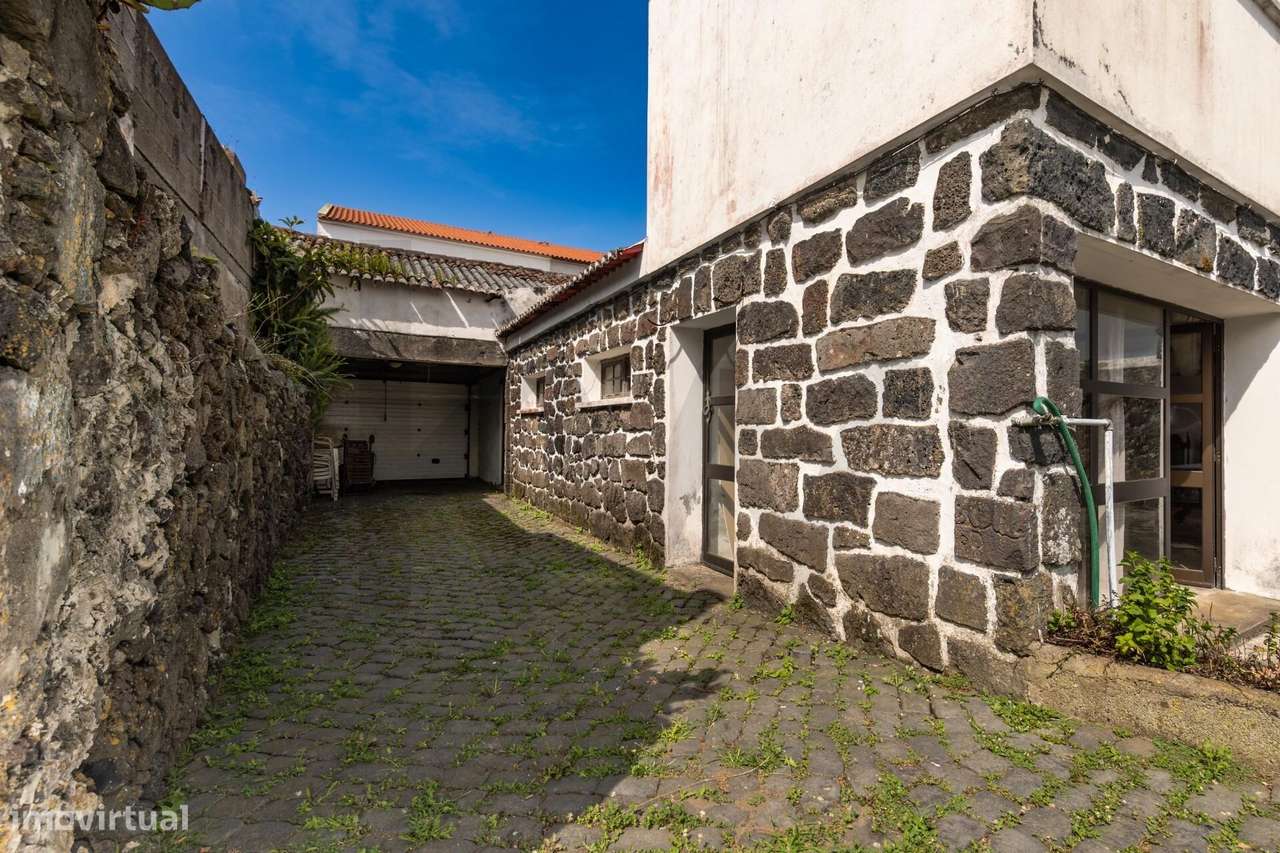 Venda de Casa Estilo Rústico – Pico da Pedra, Ilha de São Miguel Aç - Grande imagem: 2/41