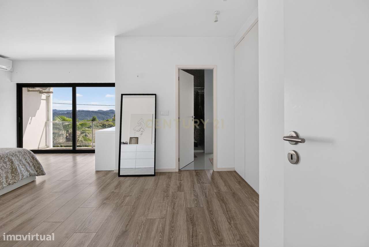 Moradia T3 com Suite, Jardim e Eficiência Energética A em Sequeade, Ba-16