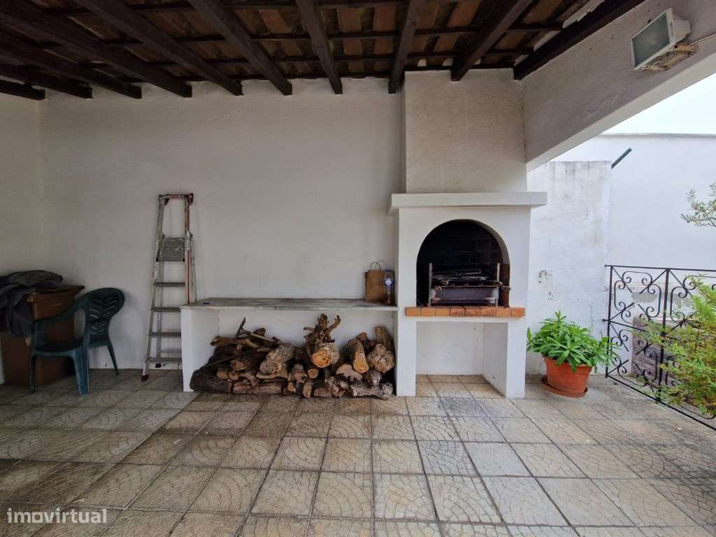 Moradia isolada como nova em Fernão Ferro-53