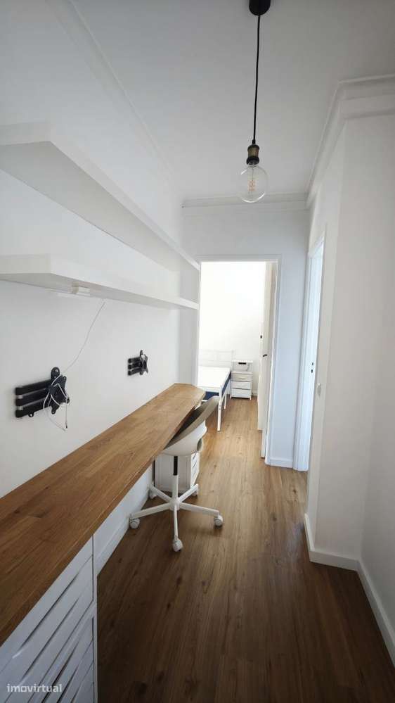Apartamento T2 remodelado, com varanda e sótão. Centro da cidade.-7