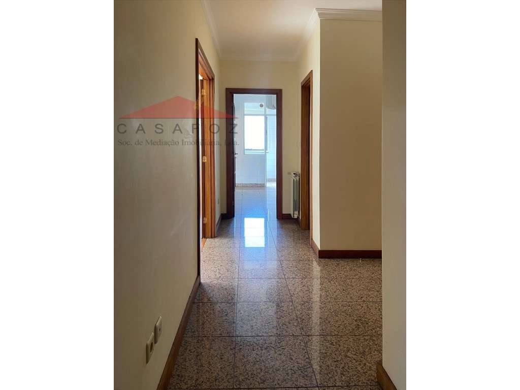 Venda Apartamento T2 em ótimo estado na Rua Lidador-17