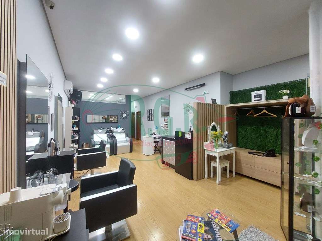 EXPLORAÇÃO - Cabeleireiro em Funcionamento | Fânzeres - Grande imagem: 4/11