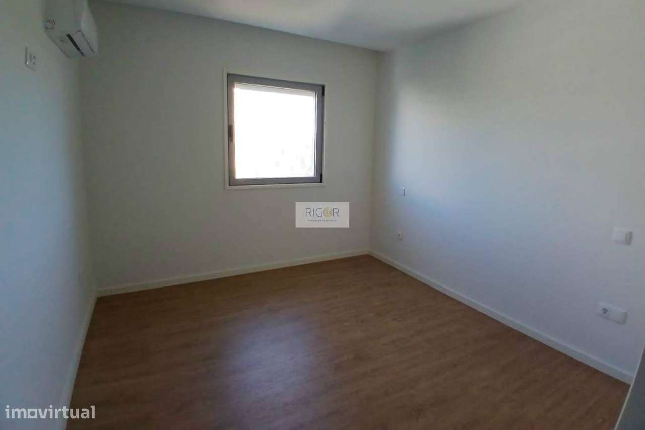 Apartamento T3 novo com varanda à Santa Rita, pronto a habitar-18