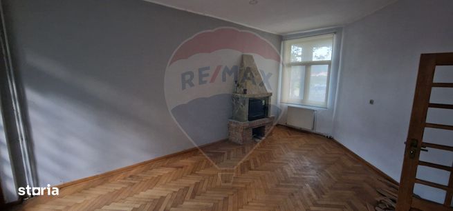 Vilă S+P+1E+M cu 7 camere de vânzare în TG. OCNA-11