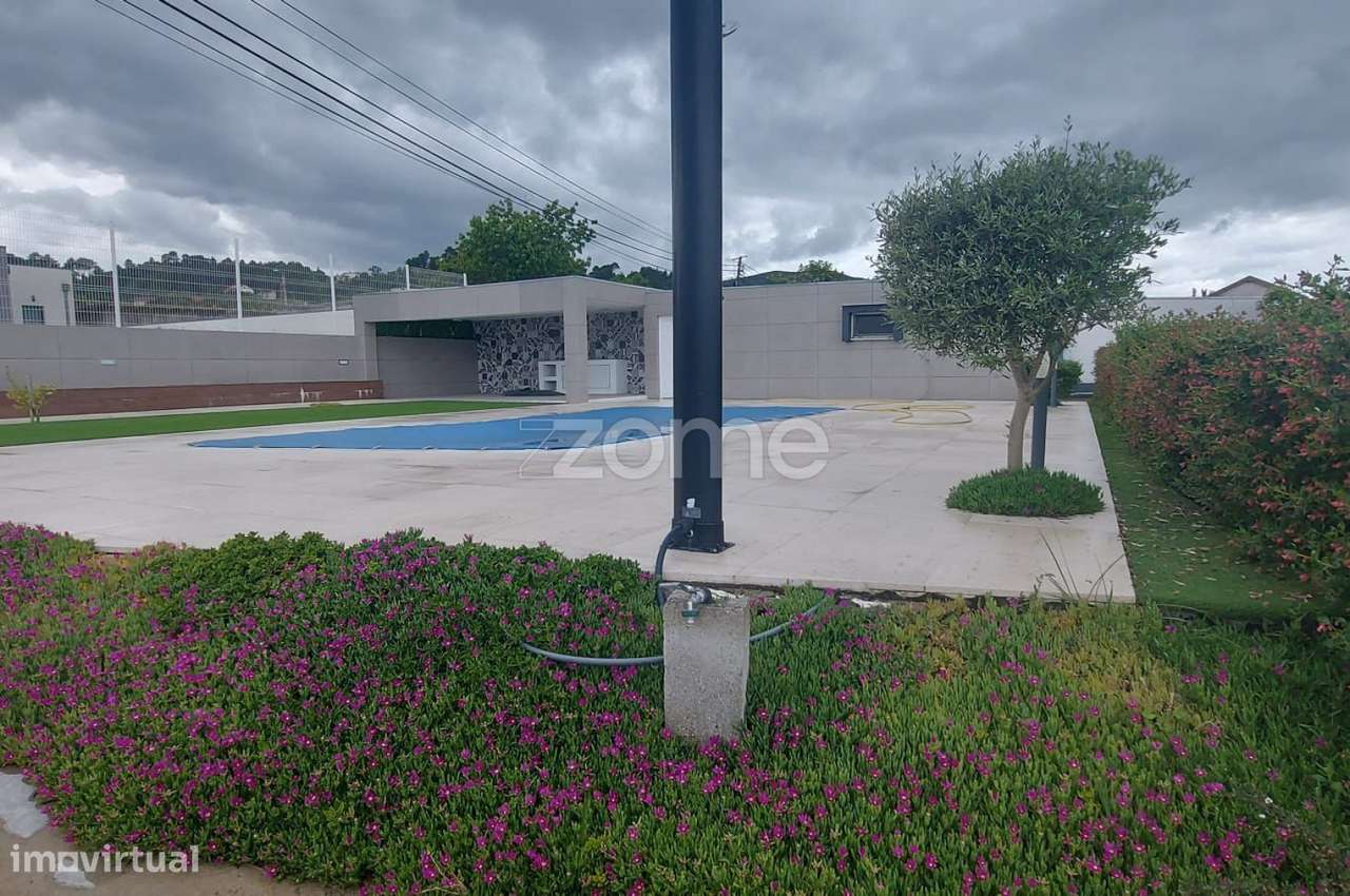 Moradia Térrea V3 com Piscina, Garagem e Terreno de 1.990 m² – Bust...-27