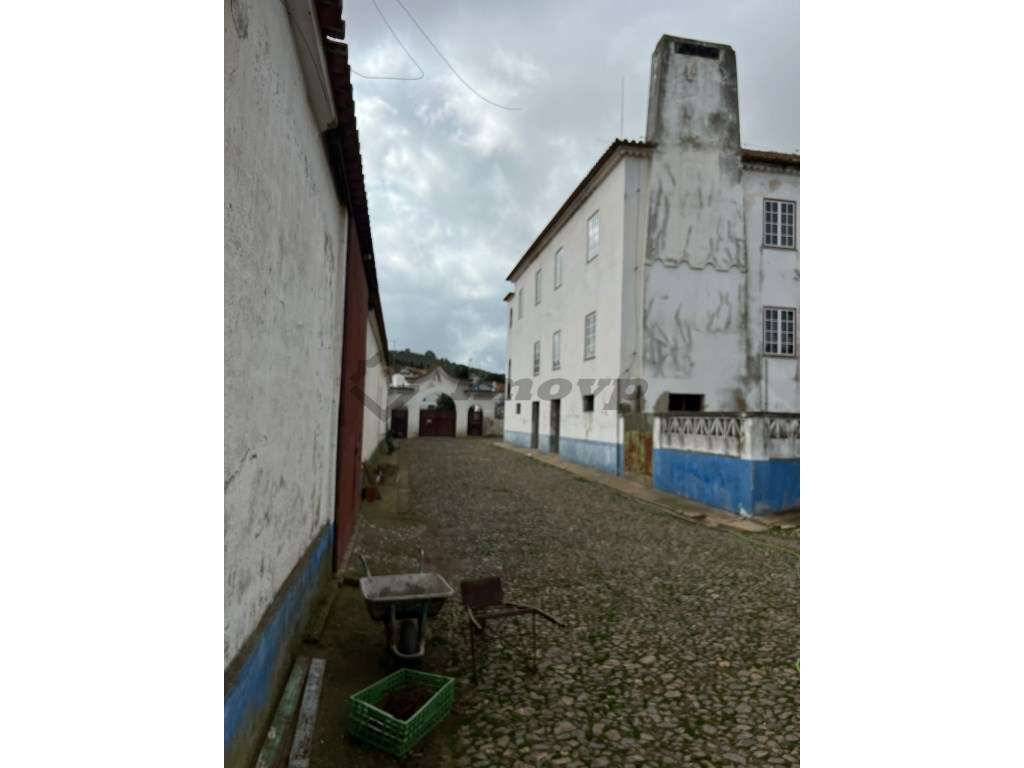 Moradia senhorial localizada na Vila de Aljustrel-7