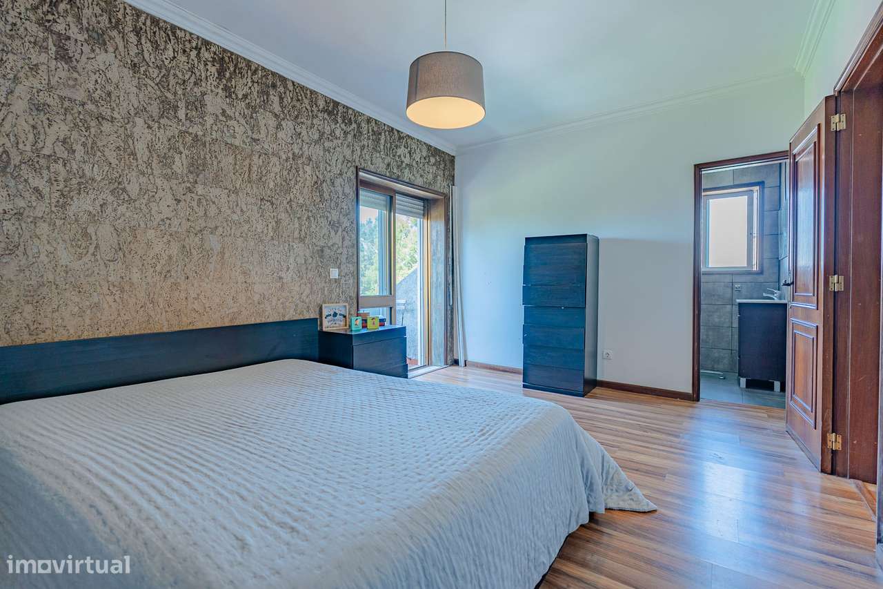 T3 Geminada com jardim, terraço e garagem em Canelas-19