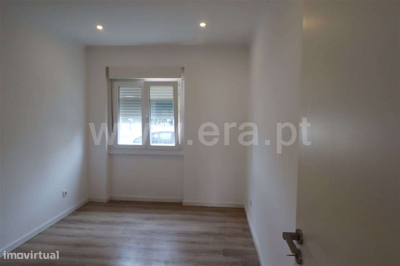 APARTAMENTO T2 COM QUINTAL; CRUZ DE PAU-11