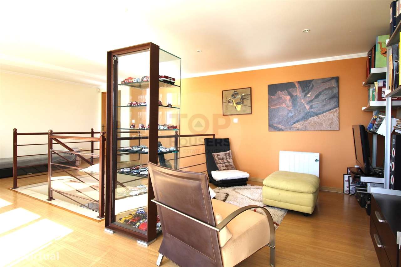 Penthouse T4+1 com Terraço Panorâmico e dois estacionamentos-27