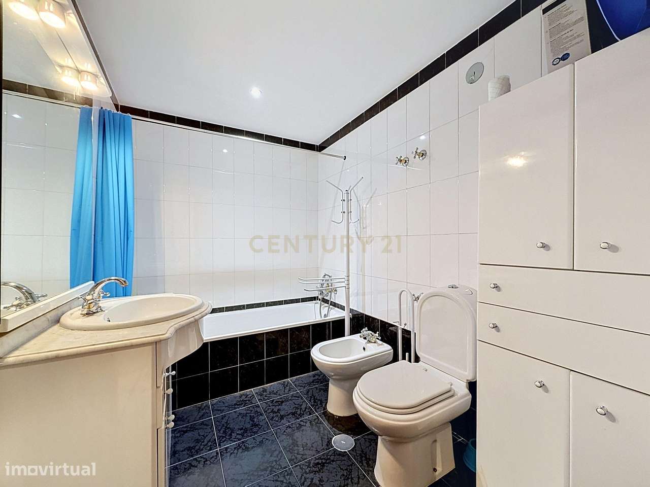 Apartamento T3 em Amora, Seixal - Oportunidade Única!-1