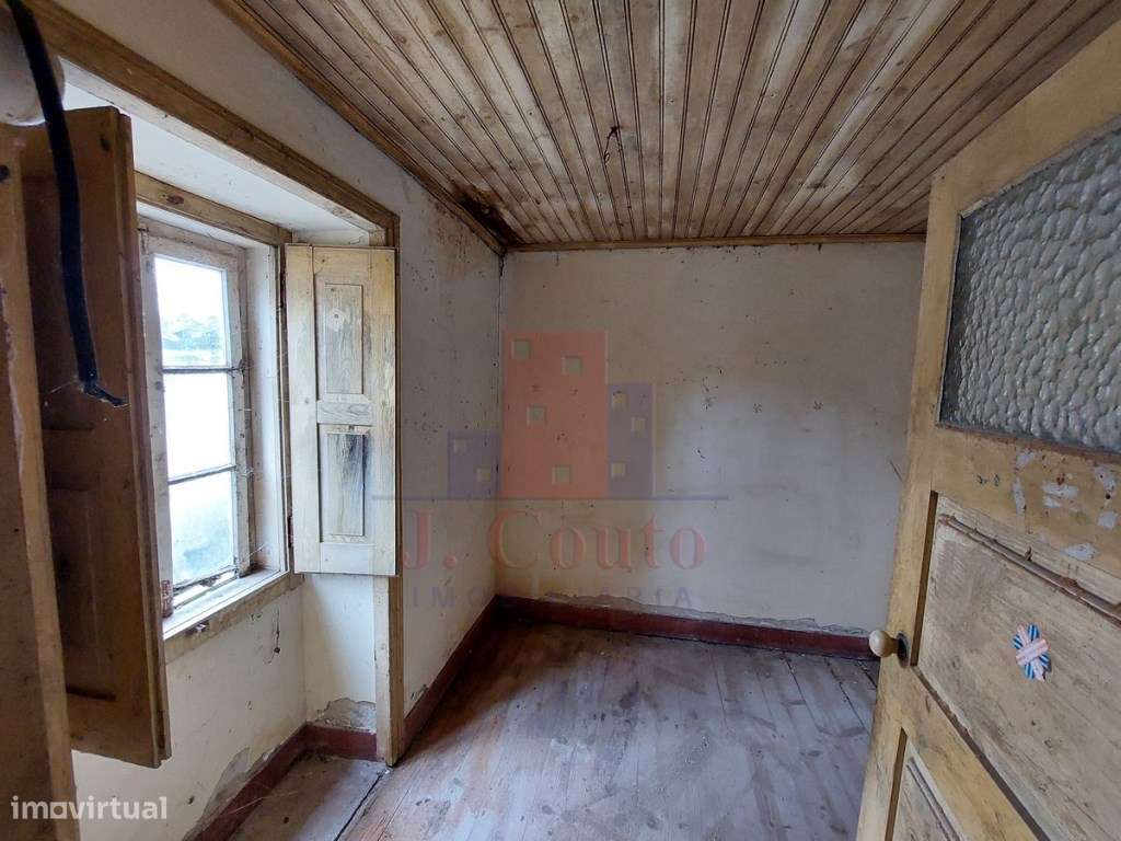 Casa Antiga para Restauro, Salir de Matos-26