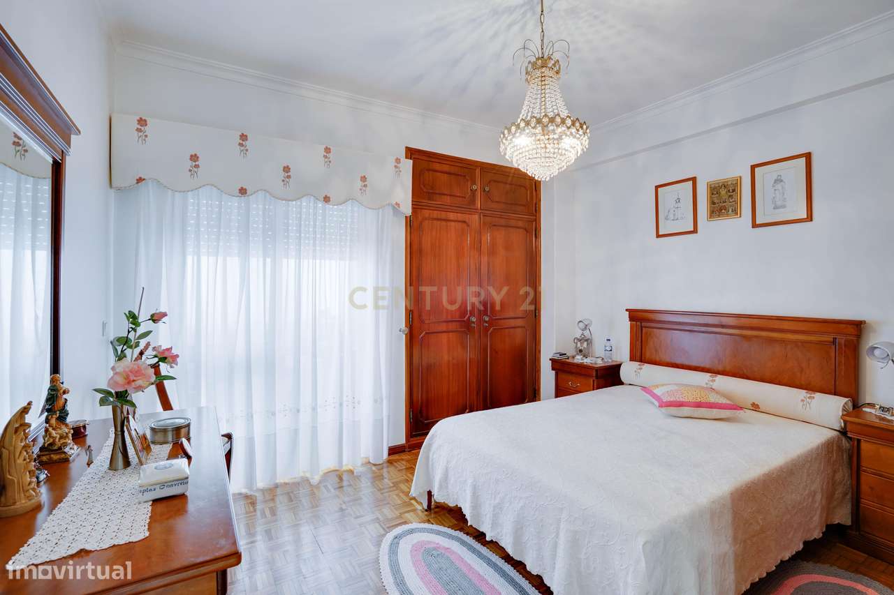 APARTAMENTO T3 COM GARAGEM E ARRECADAÇÃO - CASAL DO CHAPIM - ODIVELAS-18