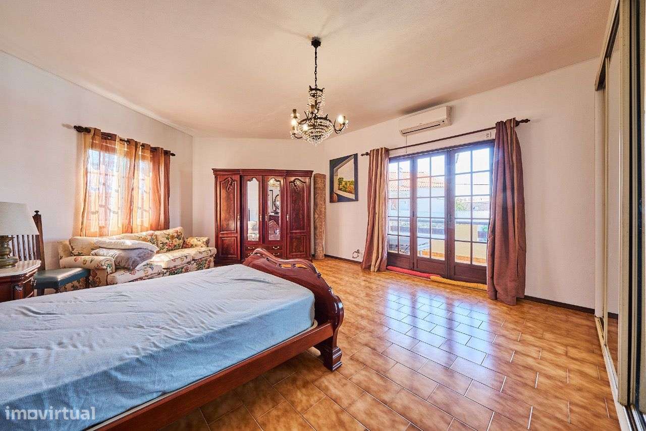 Moradia T5 com Piscina e Condomínio Fechado - Grande imagem: 4/43