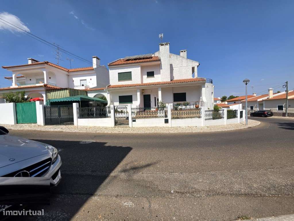 Moradia T5 com Garagem e Jardim | Centro de Elvas-41