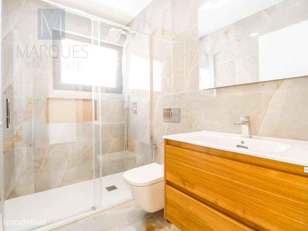 Apartamento T4 com 3 Suites em Almada-12