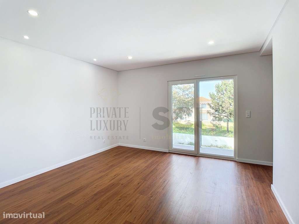 Moradia T4 Térrea Isolada em Azeitão com Piscina e Garagem-24