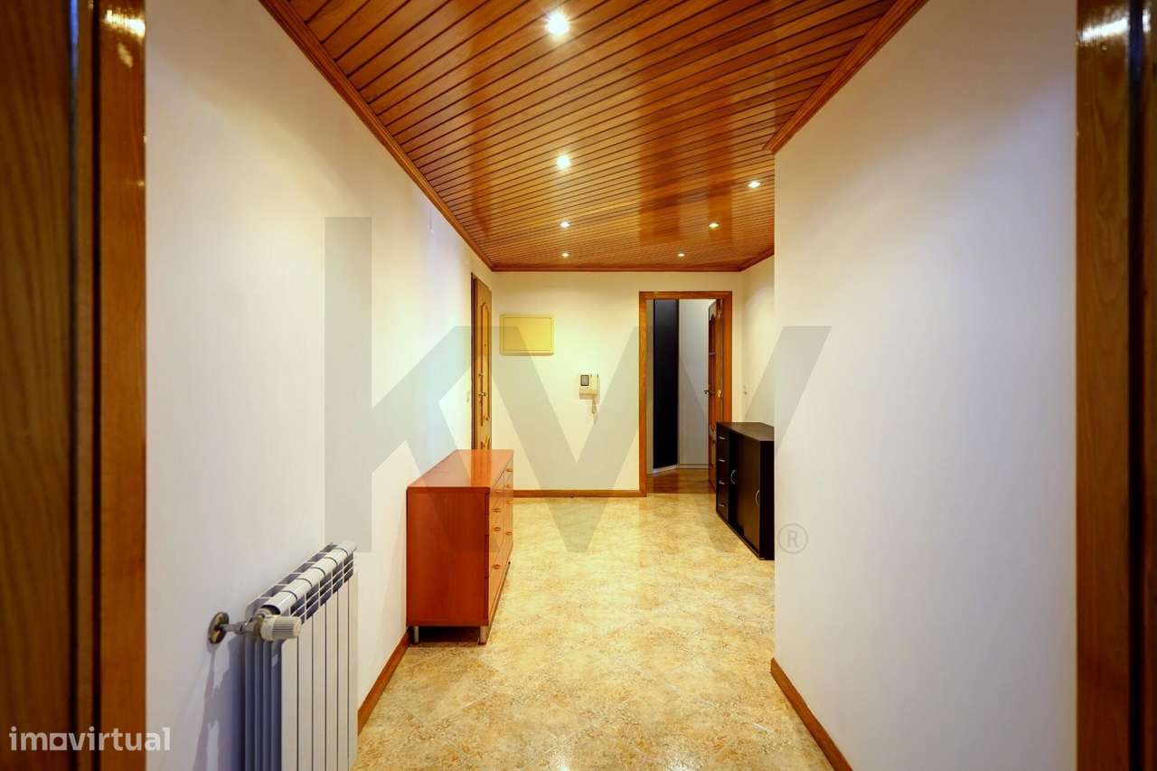 Apartamento T2 com Terraço e Arrecadação em Mem Martins-12