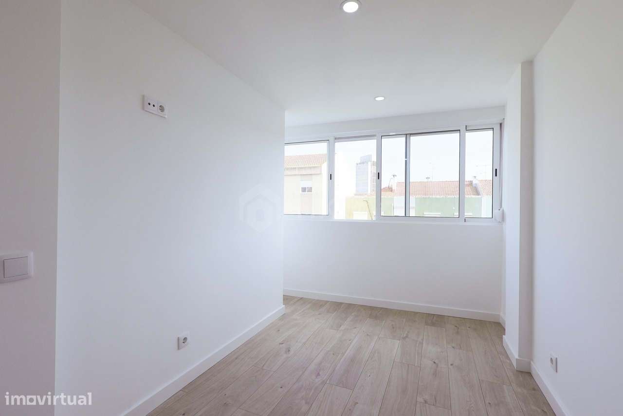 T3 Totalmente remodelado em Alverca – Pronto a habitar | Excelente loc-15