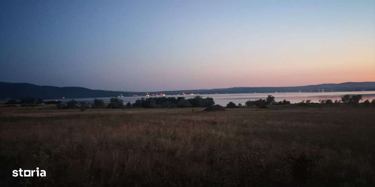 Teren pe Malul Dunarii, excelent pentru PENSIUNE - Imagine principală: 1/5
