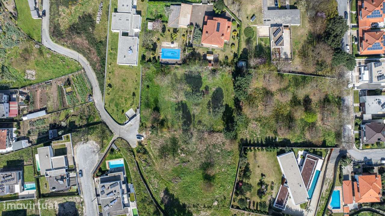 Terreno urbano com 2345m2 em Creixomil, próximo do centro de Guimarães - Grande imagem: 5/17