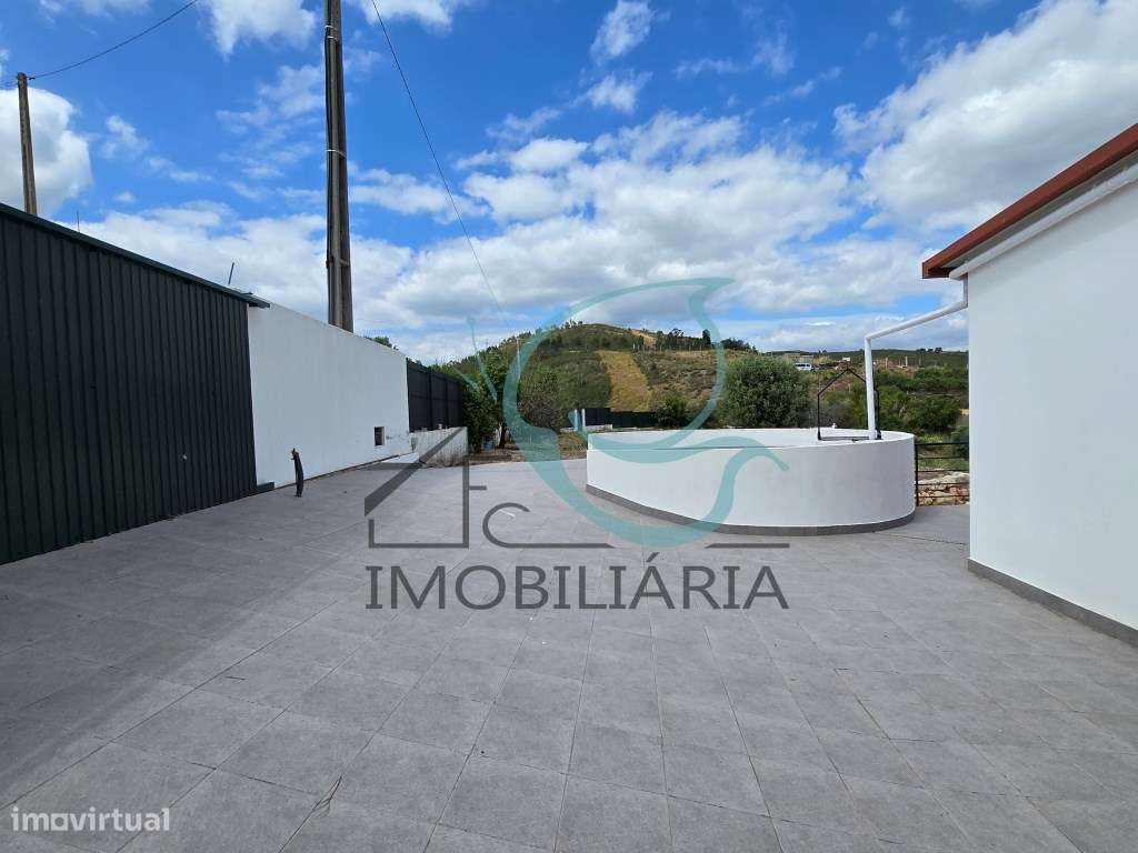 EXCLUSIVO - Excelente moradia de 2 pisos, com licença AL-55