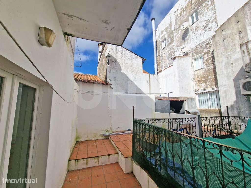 Moradia T2 Centro Histórico de Évora, com terraço-18