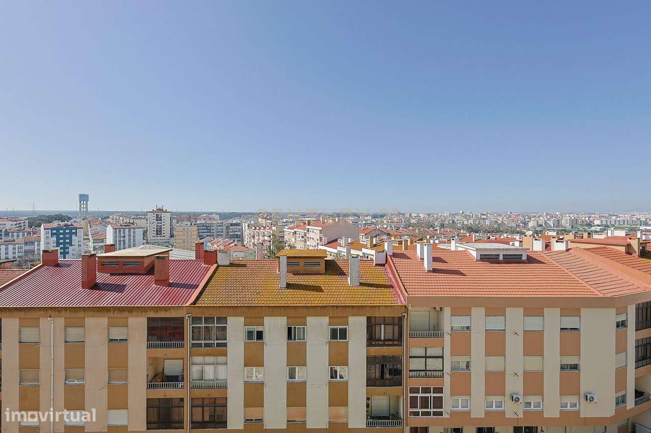 T3 Remodelado com Varanda e Vista para Lisboa – Torre da Marinha, Seix-26