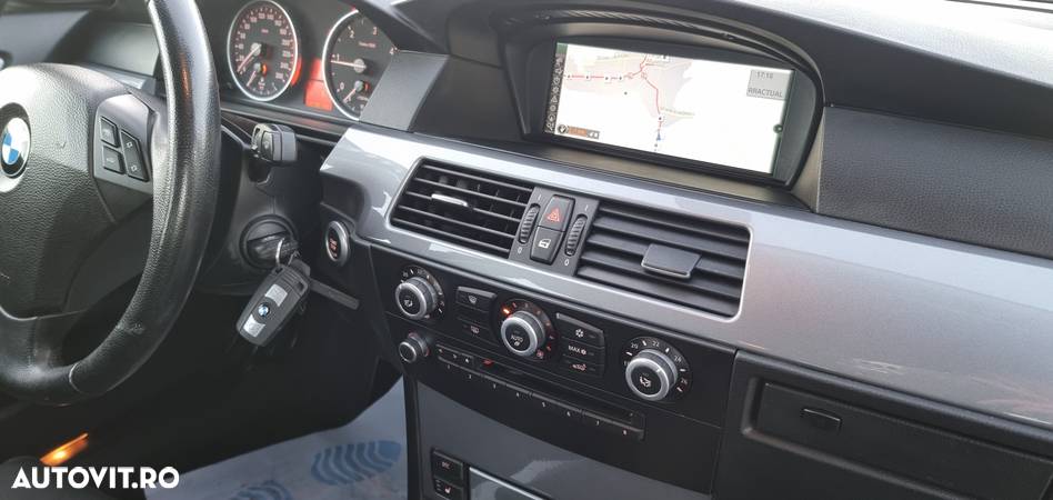 BMW Seria 5 520d Touring Special Edition - 13