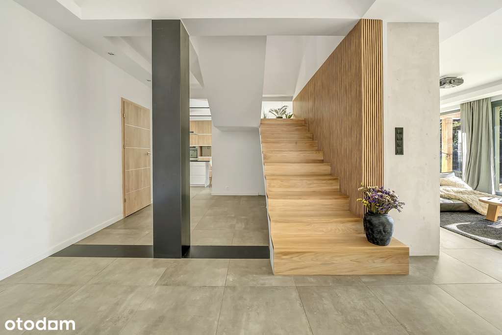 Luksus w sercu natury - dom przy ścianie lasu-11