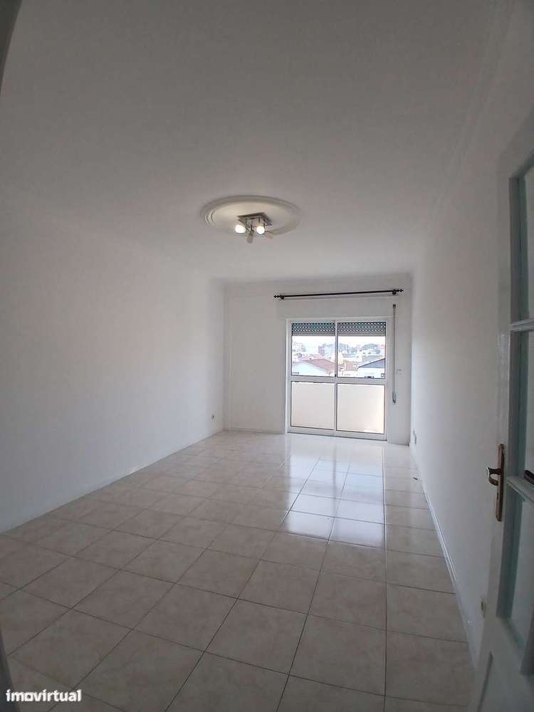 O Apartamento já está ARRENDADO - Grande imagem: 2/15