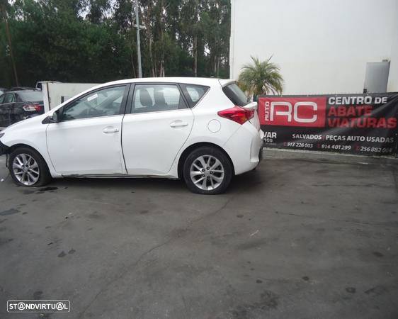 Toyota Auris 2014 - 3