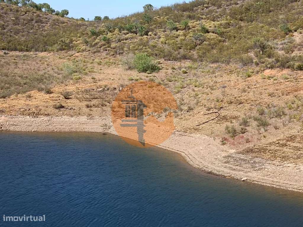 TERRENO COM 52.840 M2 - POSSIBILIDADE DE CONSTRUIR UM PEQUENO ARMAZ... - Grande imagem: 4/31