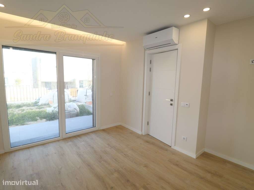 Moradia T5 (NOVA) com Piscina-24