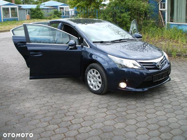 Toyota Avensis 1.6 - 20