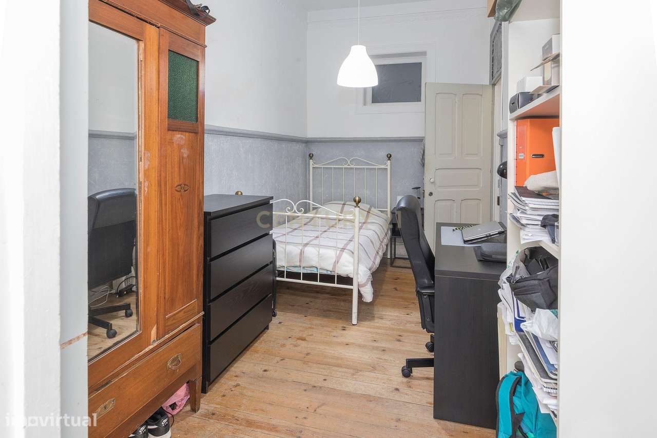 Prédio em propriedade Total | 3 Apartamentos T2+1 e Loja | Lisboa | A-19