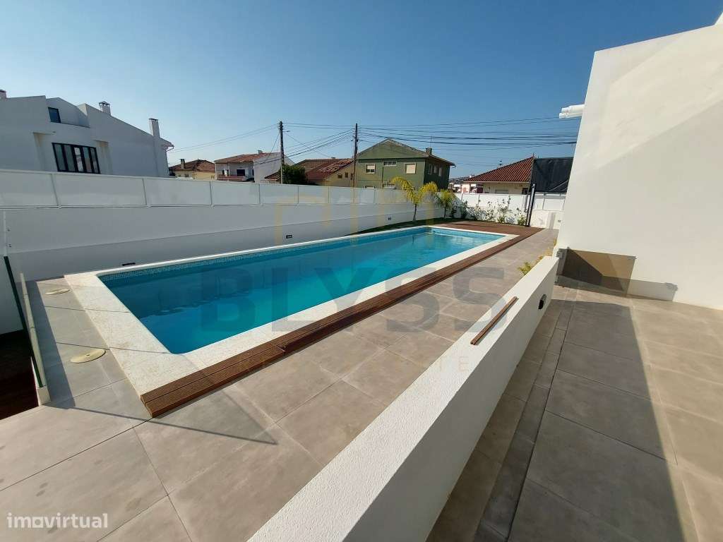 Moradias T4, em Condomínio Privado com Piscina.-33