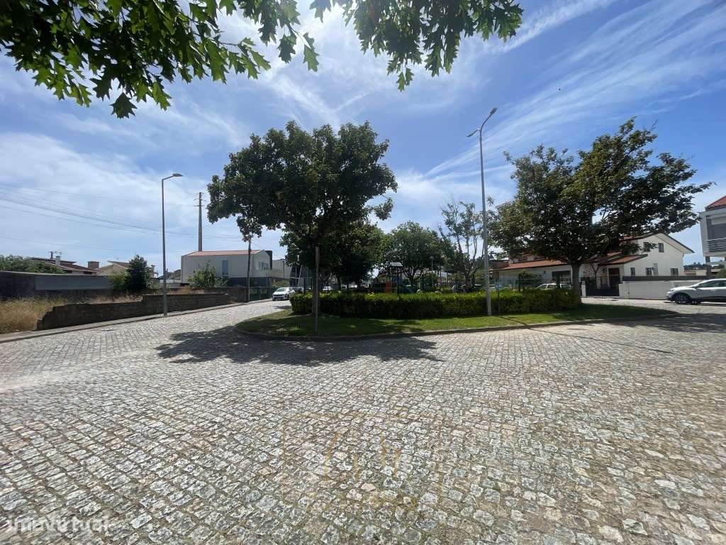 Apartamento T3 com lugar de garagem e arrumos fechados em Modivas, ...-27