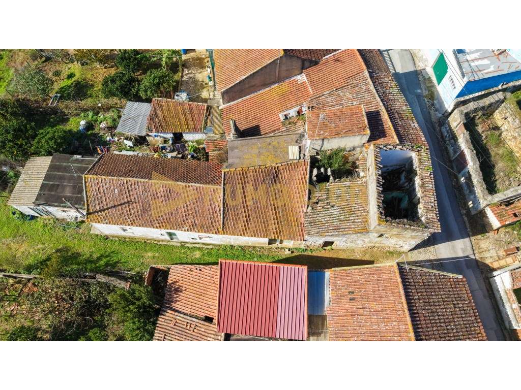 Moradia + Arrecadaçãoes e Logradouro em Vila Chã-3