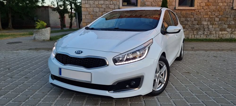 Kia Ceed II (2012-) 1.6 GDI Dream Team Edition 2016