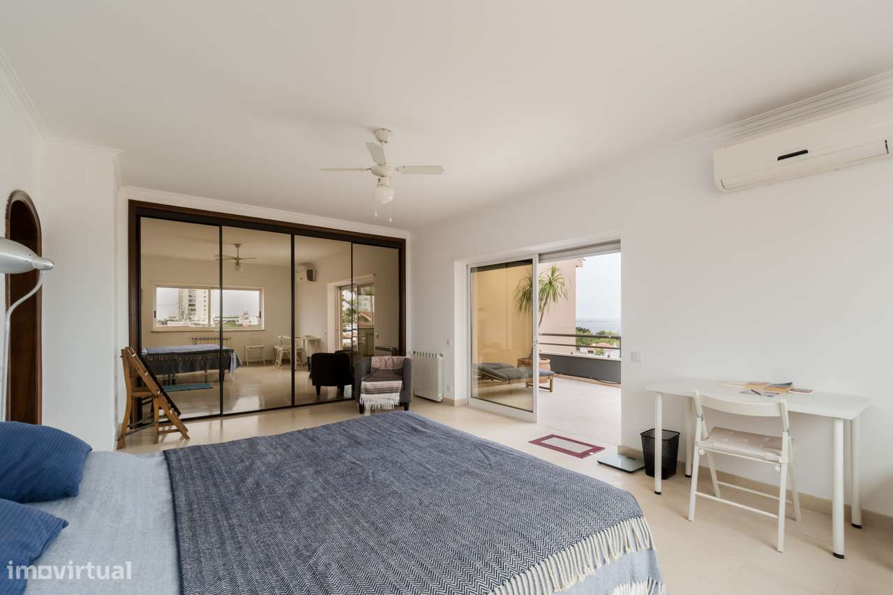 Viva o Sonho de Cascais: Duplex Exclusivo com Vista Mar!-14