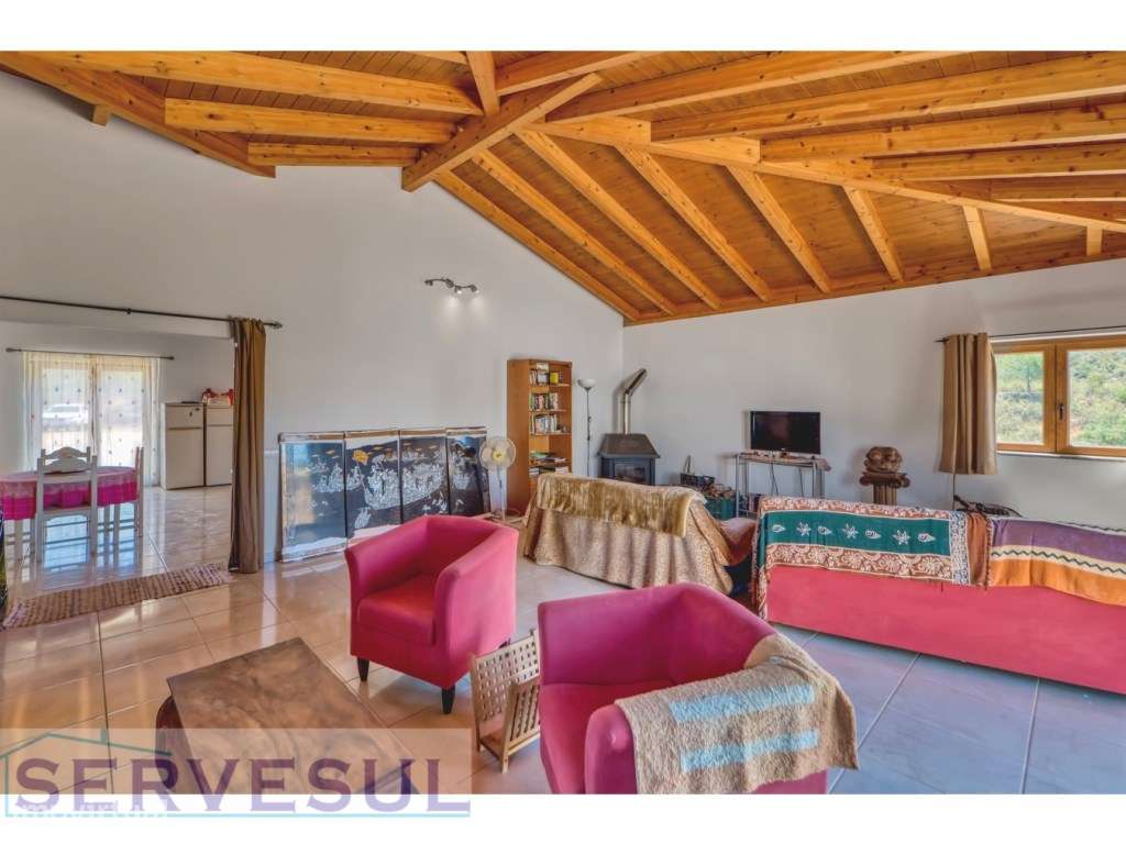 Espaçosa Moradia de 3 quartos, inserida em terreno com 17 hectares,...-7