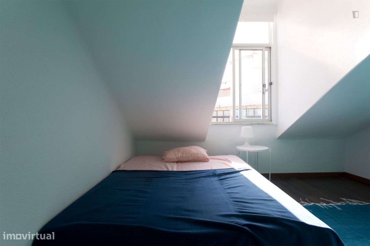 91463 - Quarto com cama de casal em apartamento...