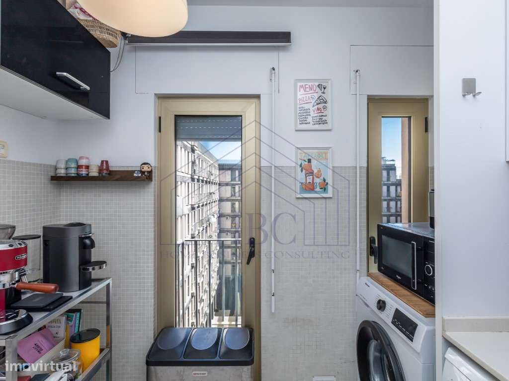 Vende-se Apartamento T1 no centro de Lisboa com arrecadação e garagem-12