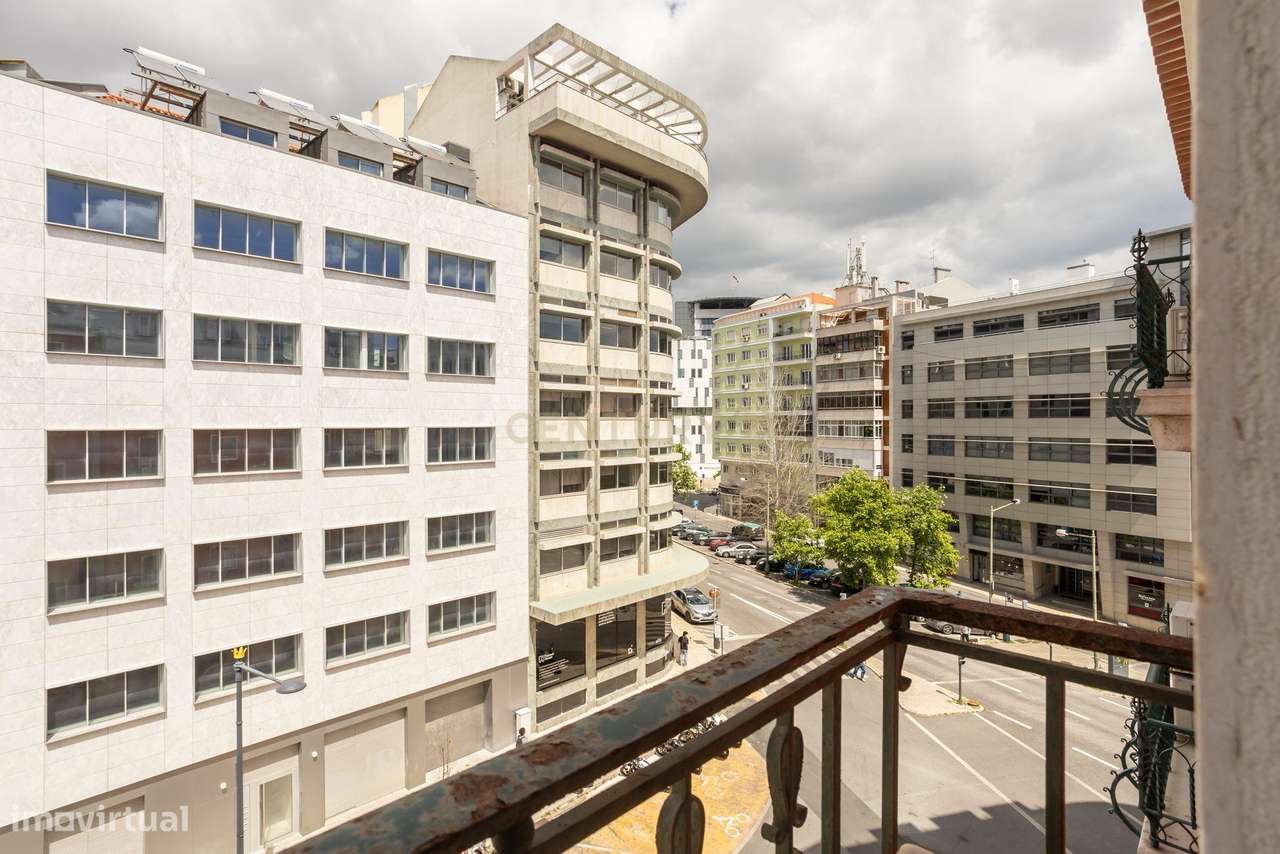 Apartamento T2 para remodelação nas Picoas -Lisboa-31